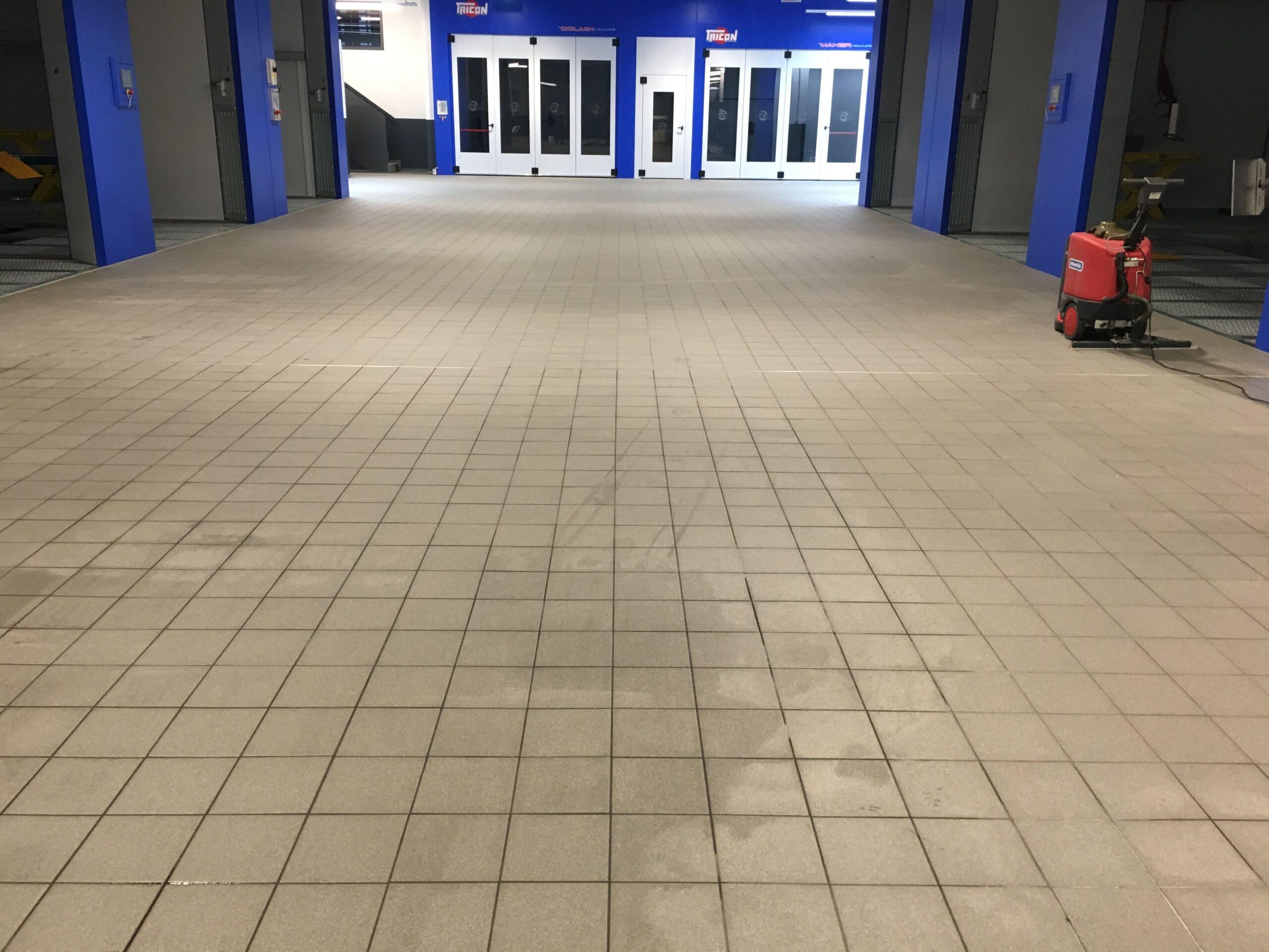 Maschinelle Bodenreinigung durch Propex GmbH