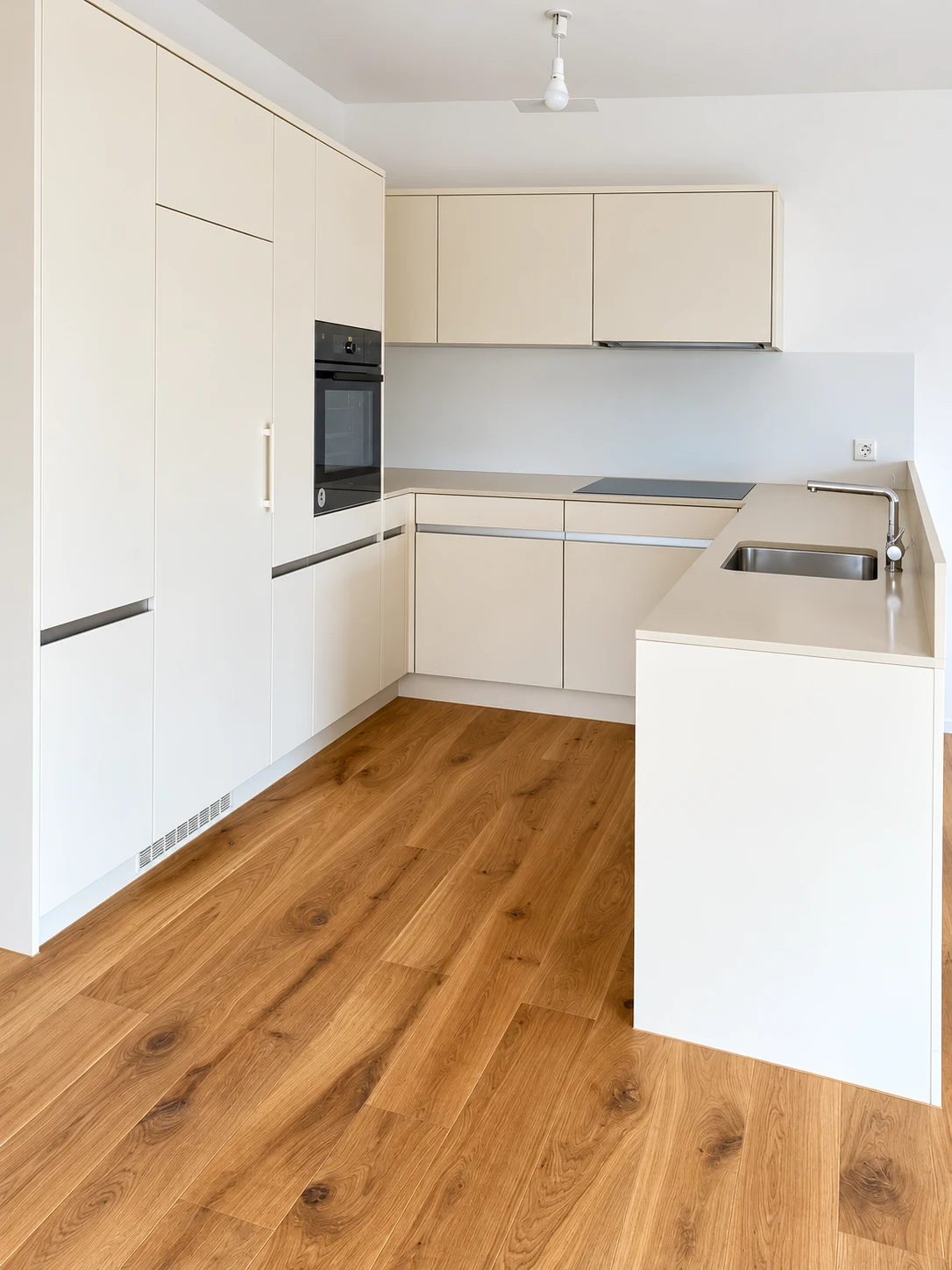 Saubere Küche nach professioneller Endreinigung durch Propex in Zürich.