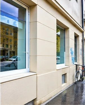 Gereinigte Hausfassade nach professioneller Graffitientfernung durch Propex in Zürich