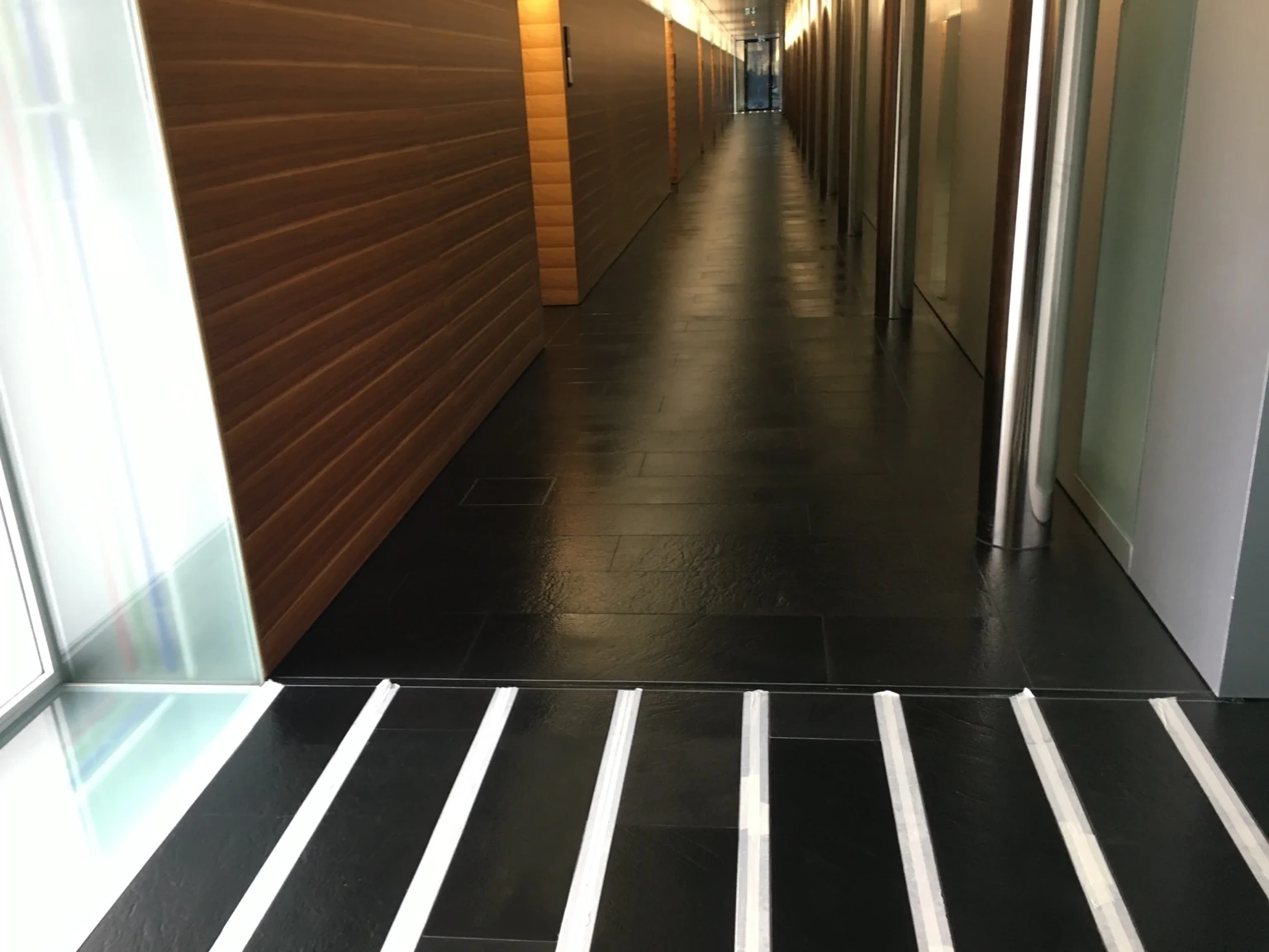 Gepflegter Natursteinboden nach professioneller Imprägnierung durch Propex in Zürich.