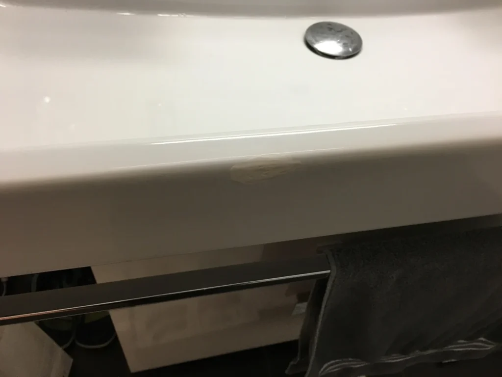 Instand gesetzte Schadstelle an der Lavabokante